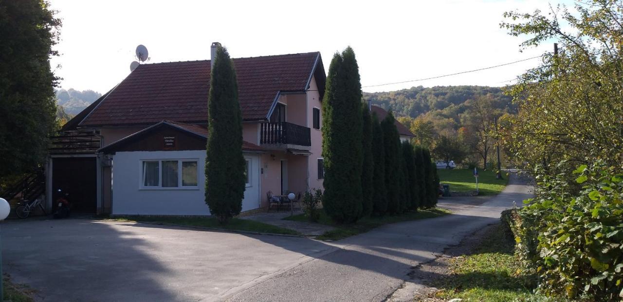 & Sobe Orhideja Apartment Smoljanac